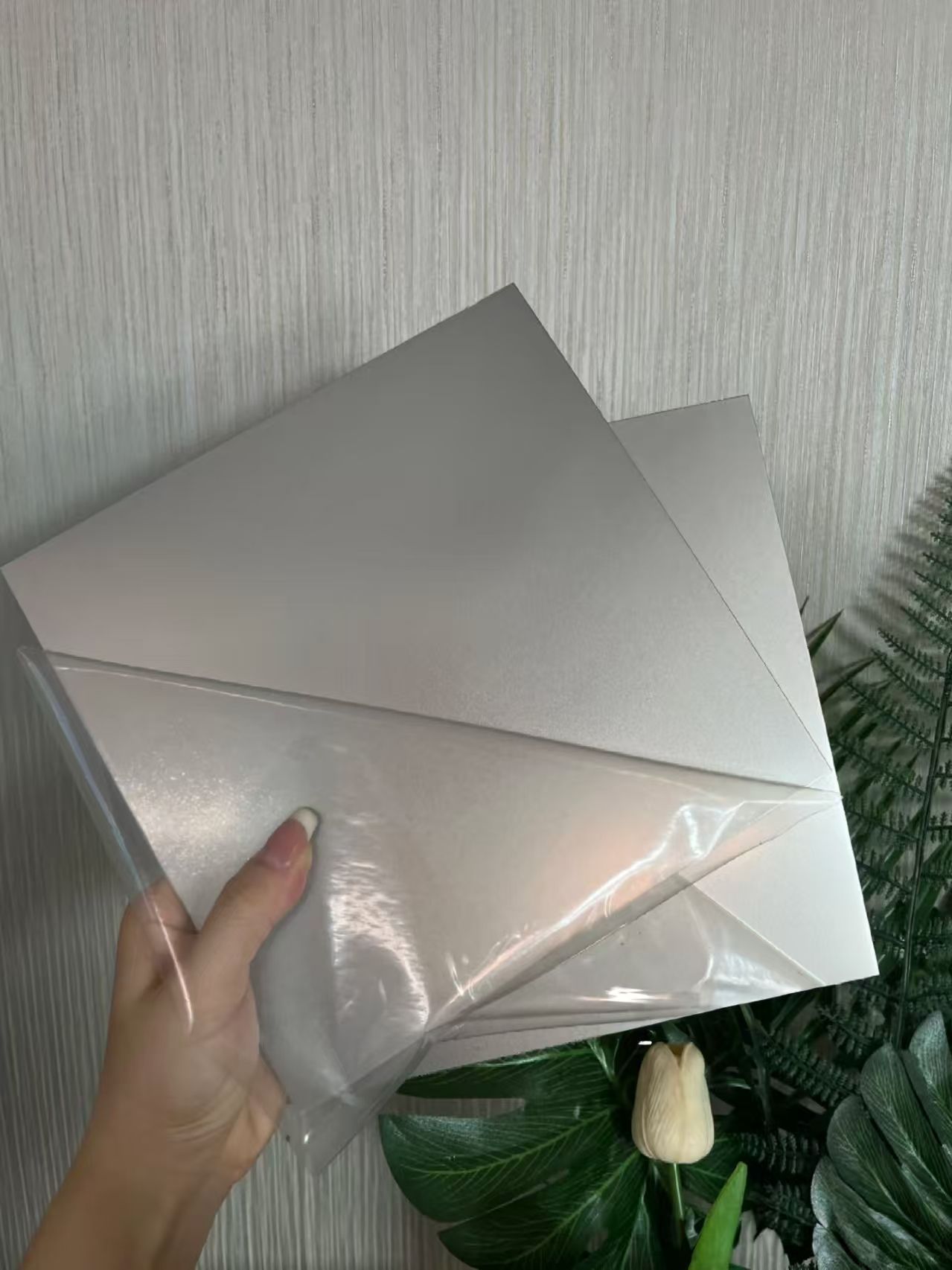 「蘋果砂」單板VS蜂窩板：工藝對決與應(yīng)用場景全解析，設(shè)計(jì)師必看！